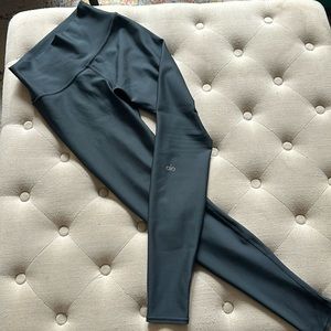 Women’s size small - Alo Yoga - 7/8 high waisted airlift leggings - Anthracite